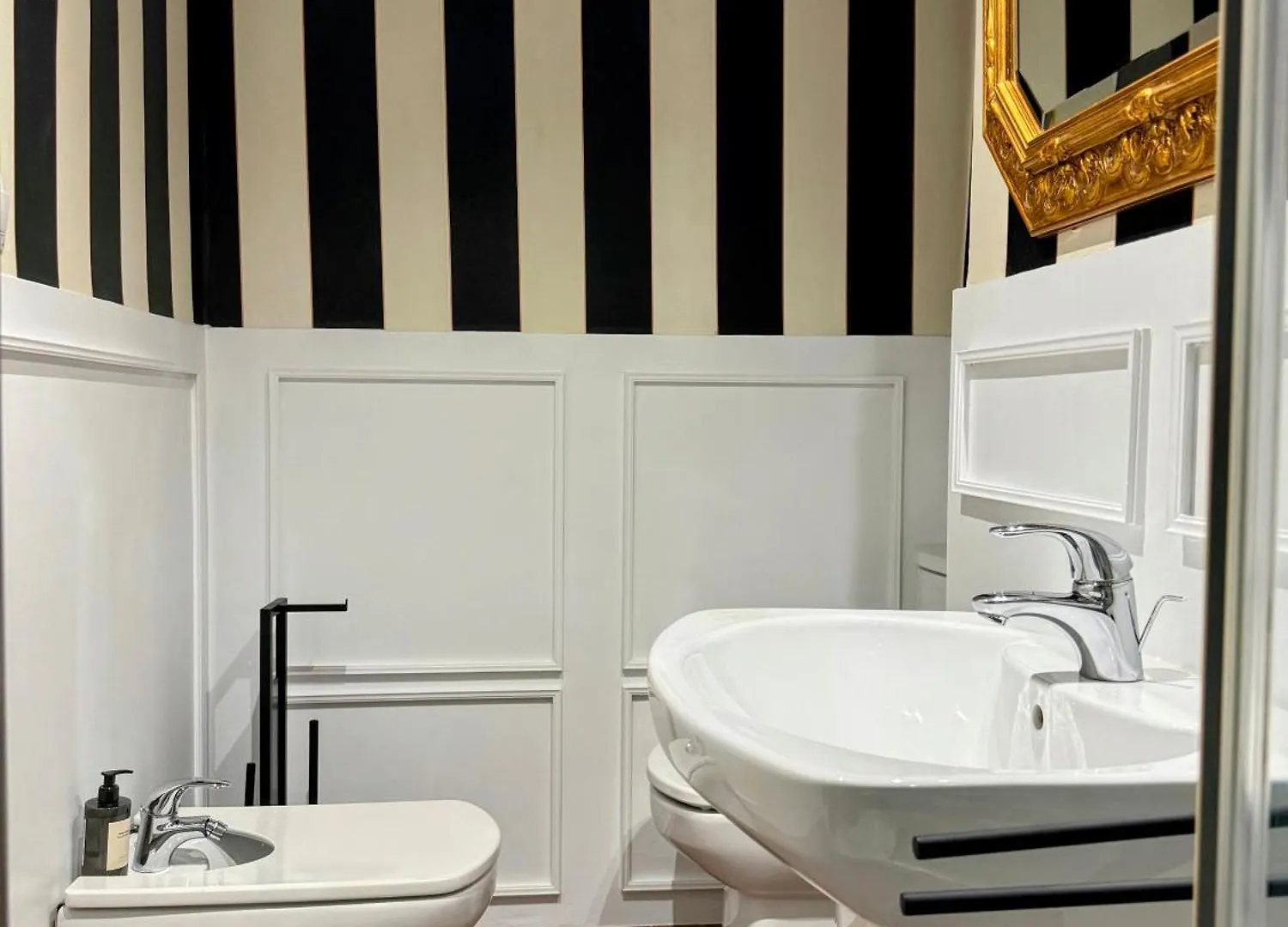 Misterhost Loft Alameda Apartment Seville Spain