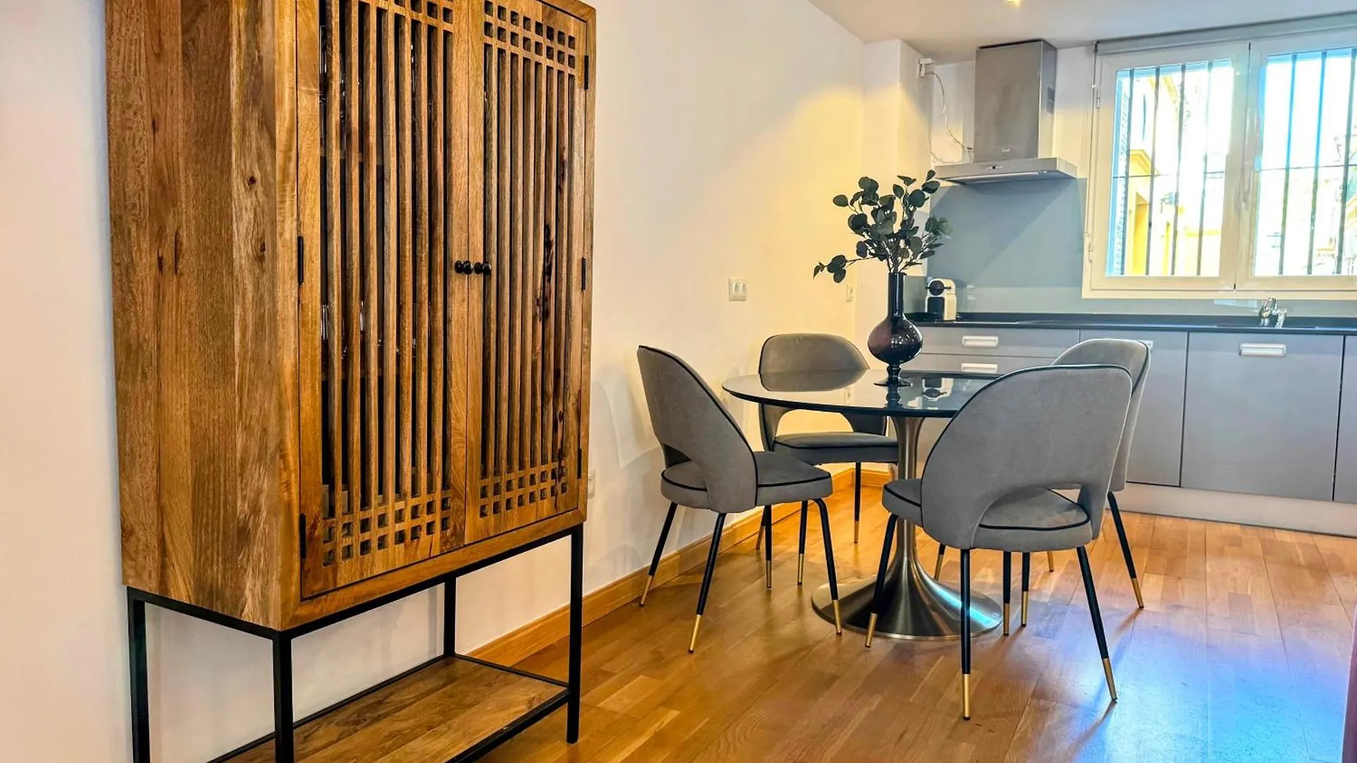 Misterhost Loft Alameda Apartment Seville Spain