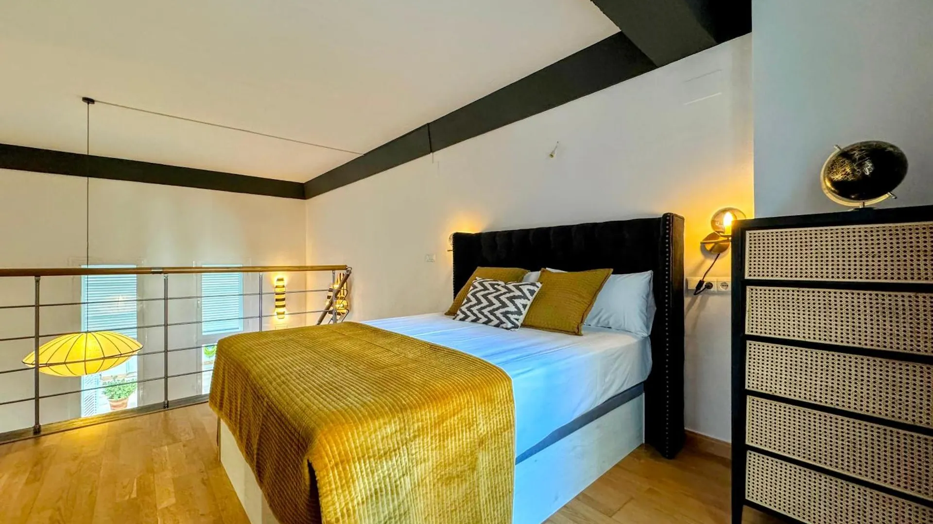 Misterhost Loft Alameda Apartment Seville Spain